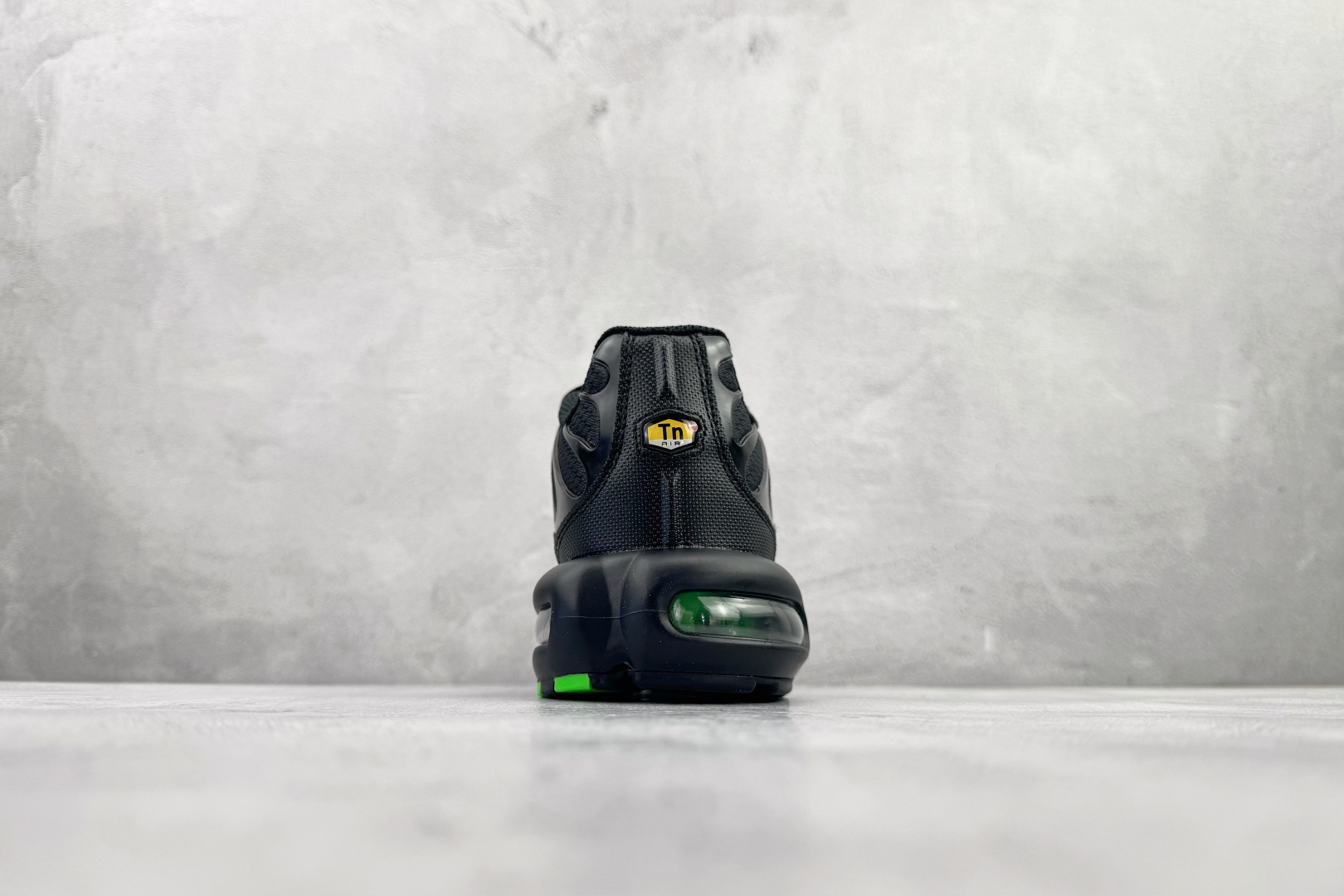 Max Nike Air Max Plus 黑绿货号：DM0032-024尺码：36 36.5 37.5