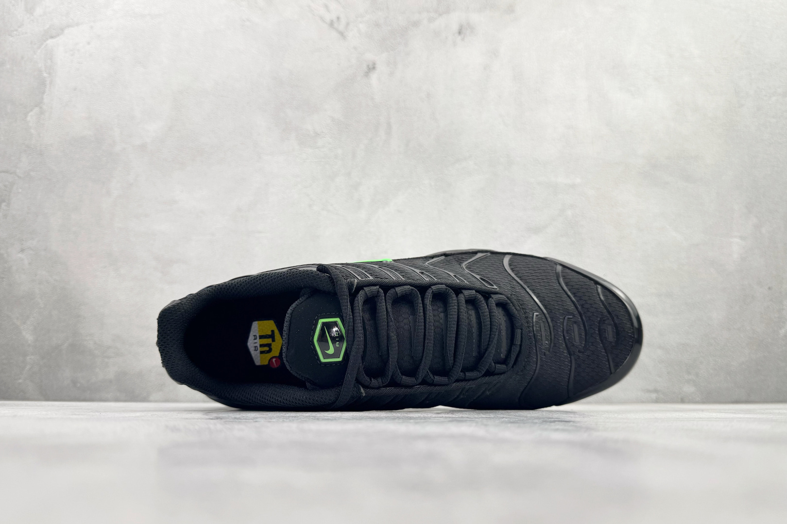 Max Nike Air Max Plus 黑绿货号：DM0032-024尺码：36 36.5 37.5