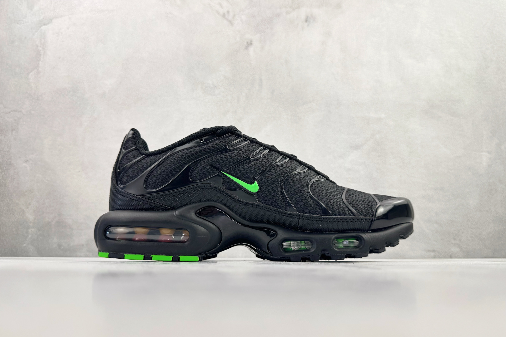 Max Nike Air Max Plus 黑绿货号：DM0032-024尺码：36 36.5 37.5