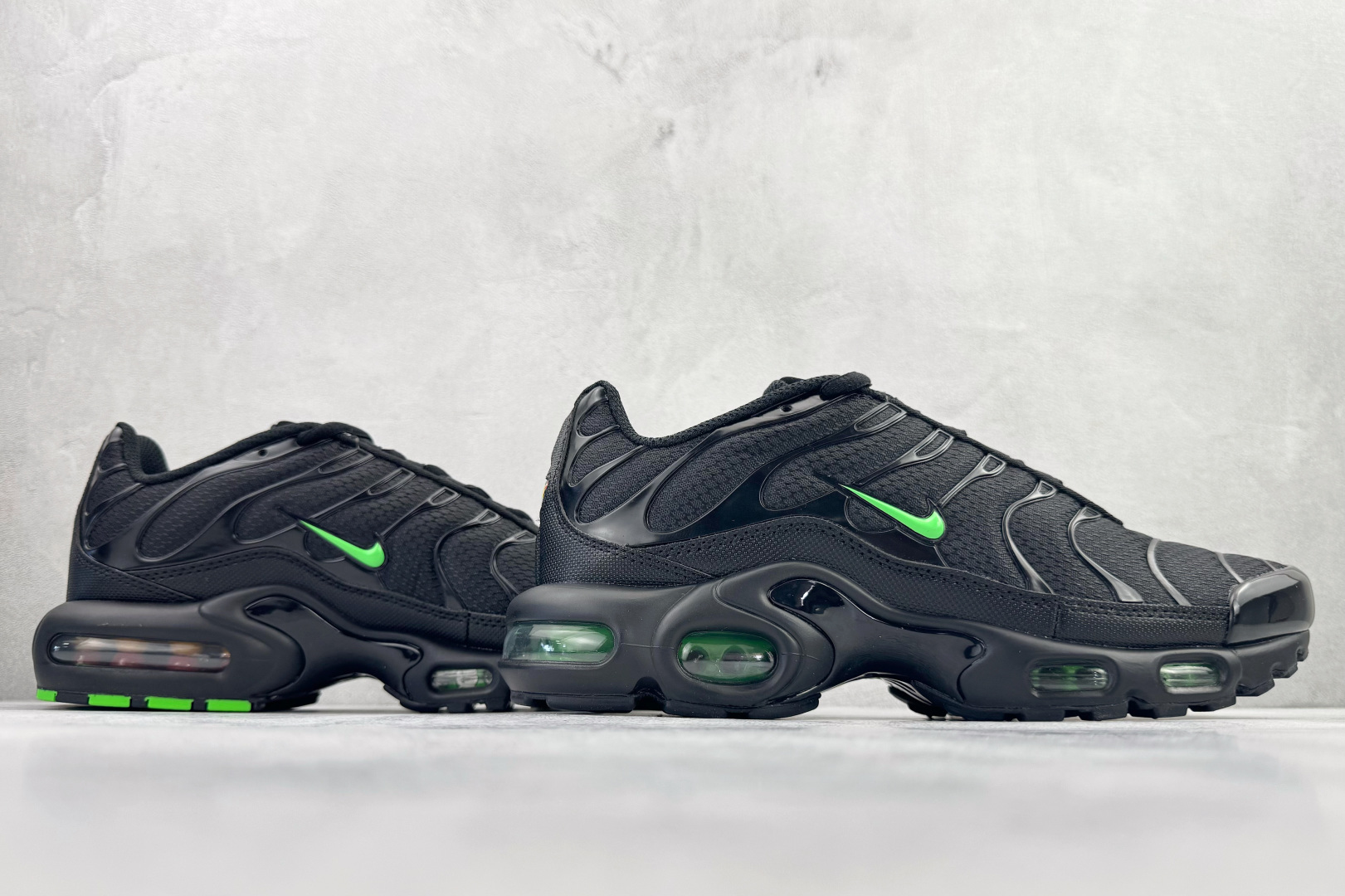 Max Nike Air Max Plus 黑绿货号：DM0032-024尺码：36 36.5 37.5