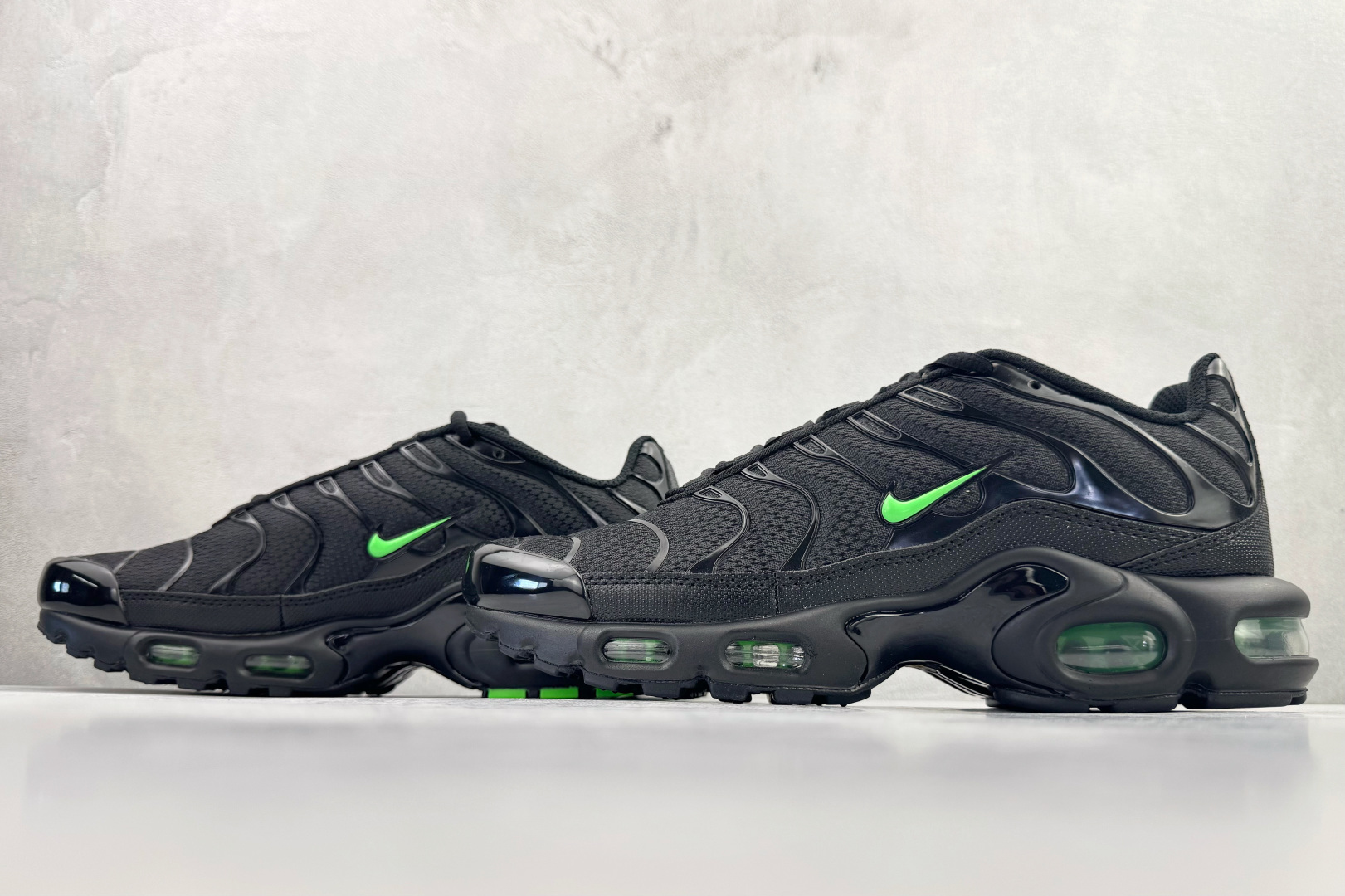Max Nike Air Max Plus 黑绿货号：DM0032-024尺码：36 36.5 37.5