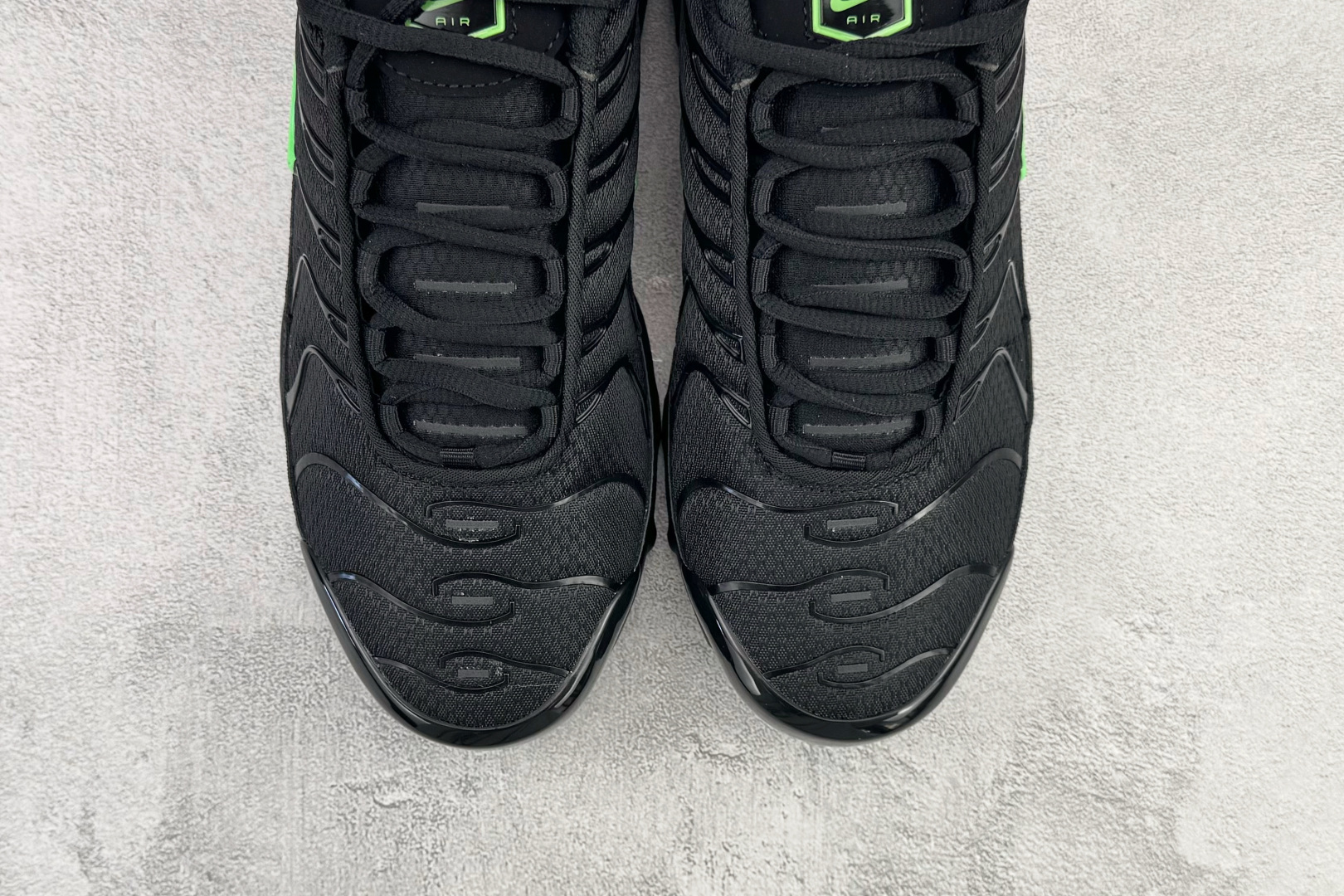 Max Nike Air Max Plus 黑绿货号：DM0032-024尺码：36 36.5 37.5