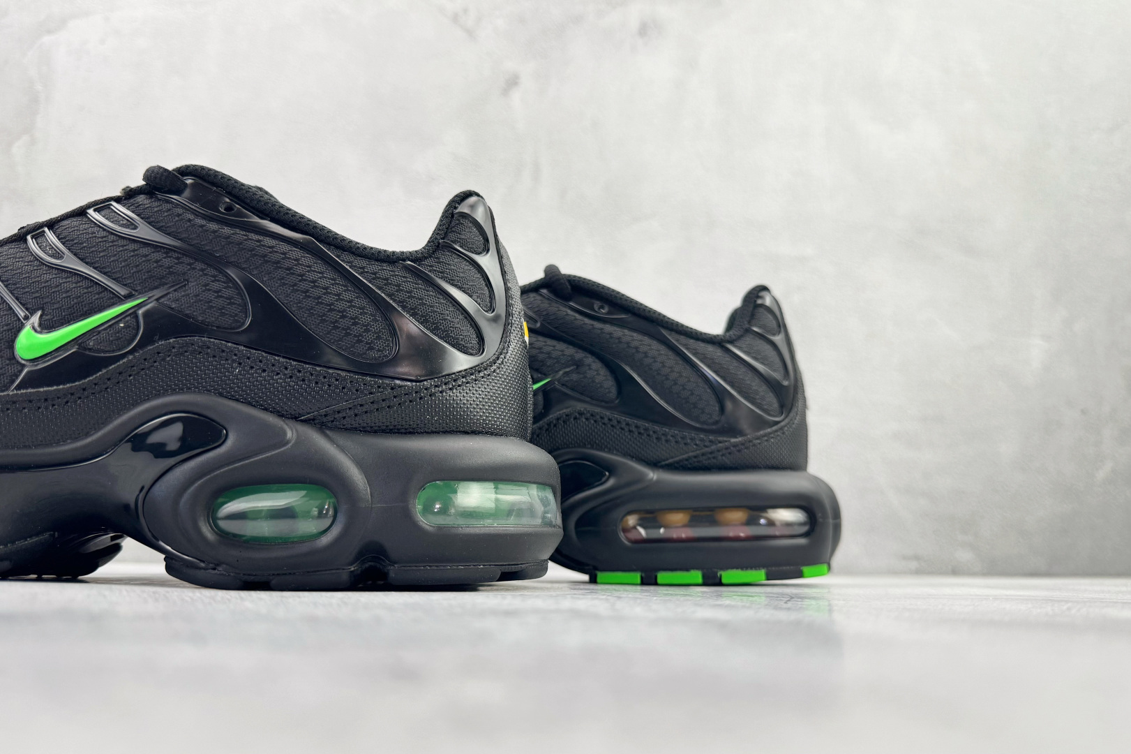 Max Nike Air Max Plus 黑绿货号：DM0032-024尺码：36 36.5 37.5