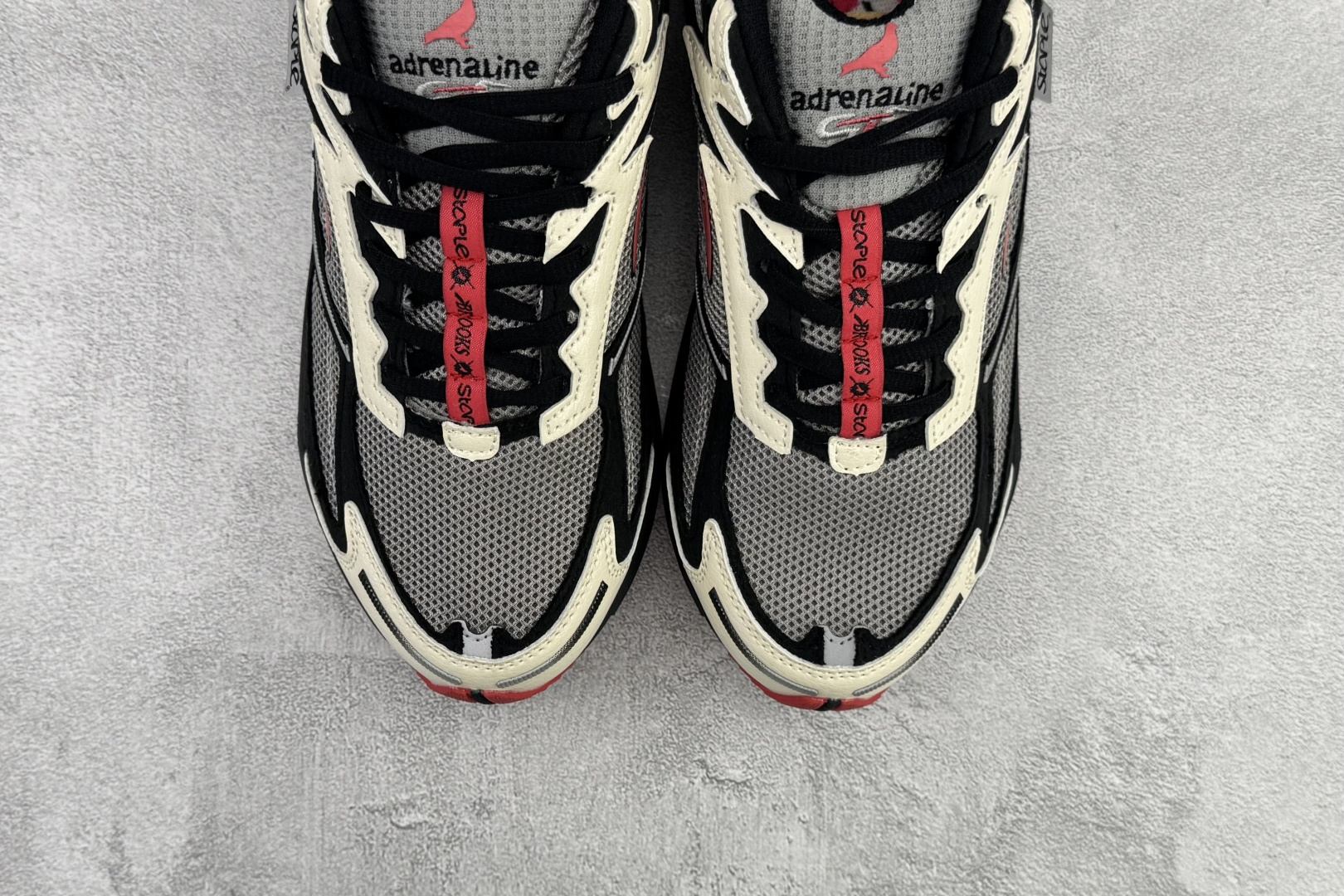 东南亚订单 staple x Brooks布鲁克斯 Adrenaline GTS 4 黑白 1105081D042