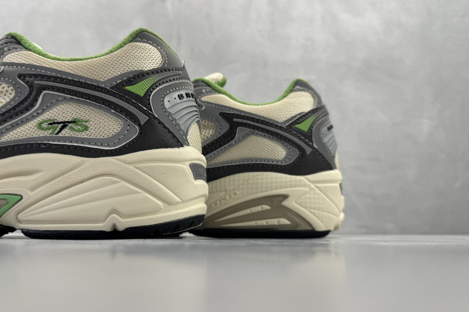 东南亚订单 staple x Brooks布鲁克斯 Adrenaline GTS 4 白绿 1104851D393