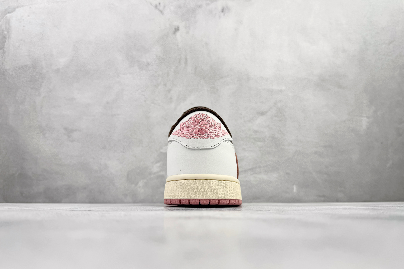 380 东南亚订单 Travis Scott x Jordan Air Jordan 1 白棕粉 DZ4137-206