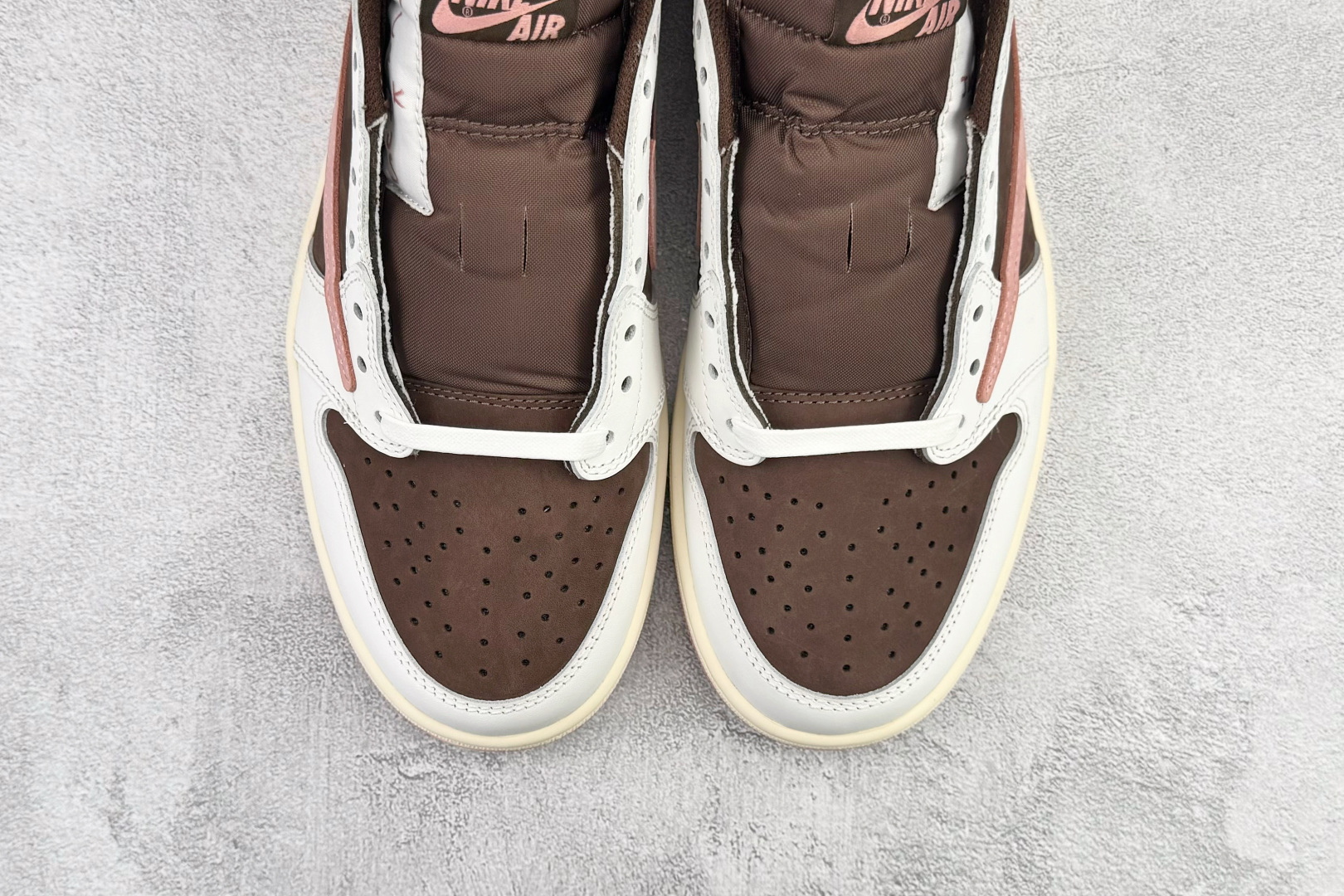 380 东南亚订单 Travis Scott x Jordan Air Jordan 1 白棕粉 DZ4137-206