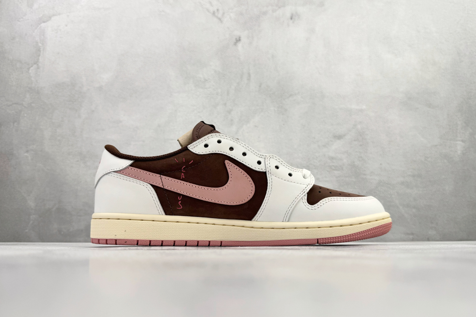 380 东南亚订单 Travis Scott x Jordan Air Jordan 1 白棕粉 DZ4137-206