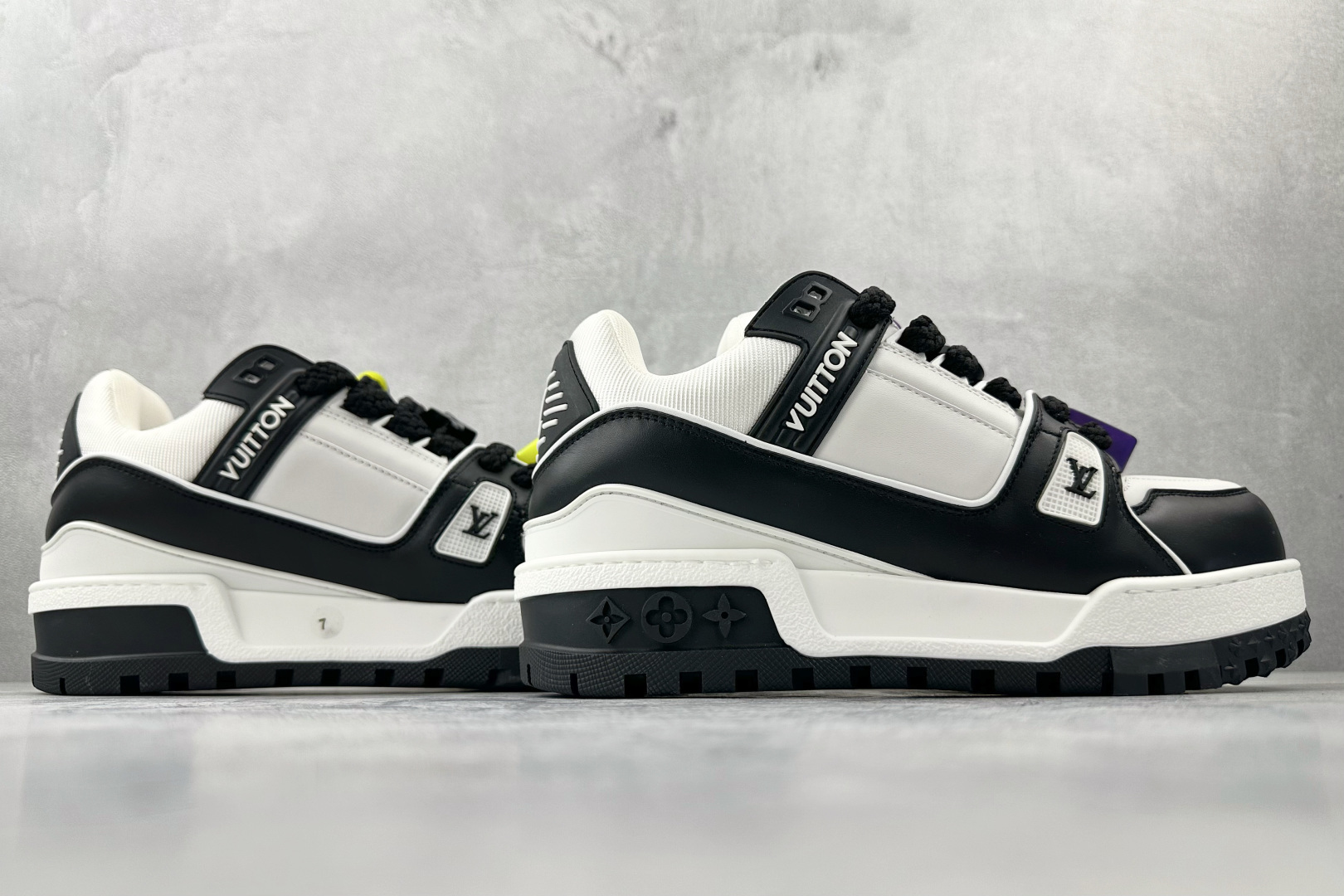 480 LOUIS VUITTTrainer Maxi 小胖丁 白黑 1ABZQ9