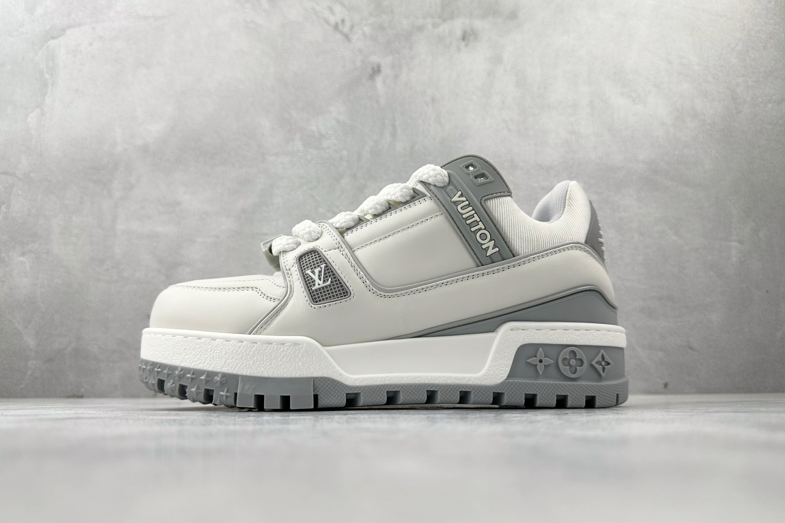 480 LOUIS VUITTTrainer Maxi 小胖丁 白灰 1ACPPZ