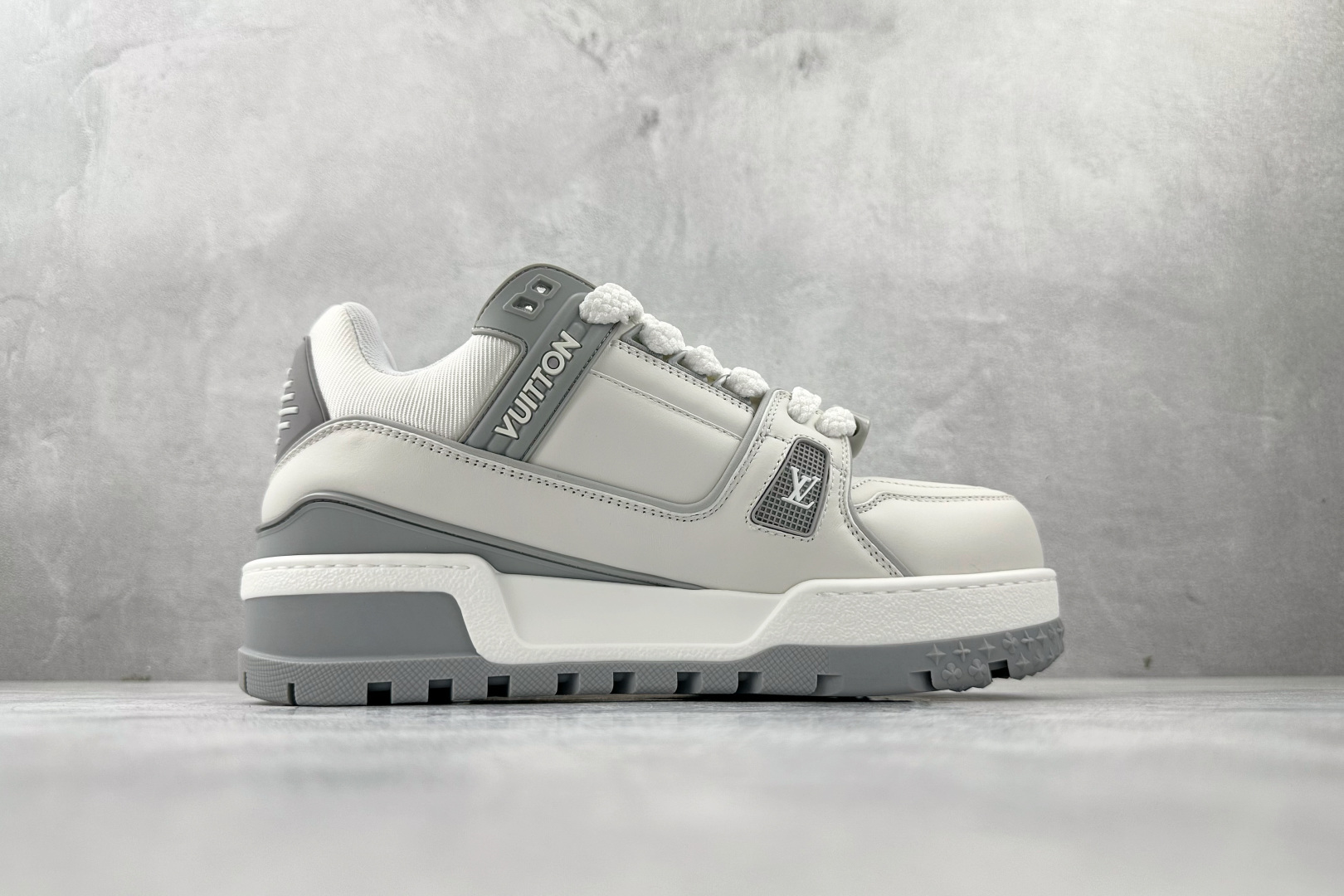 480 LOUIS VUITTTrainer Maxi 小胖丁 白灰 1ACPPZ