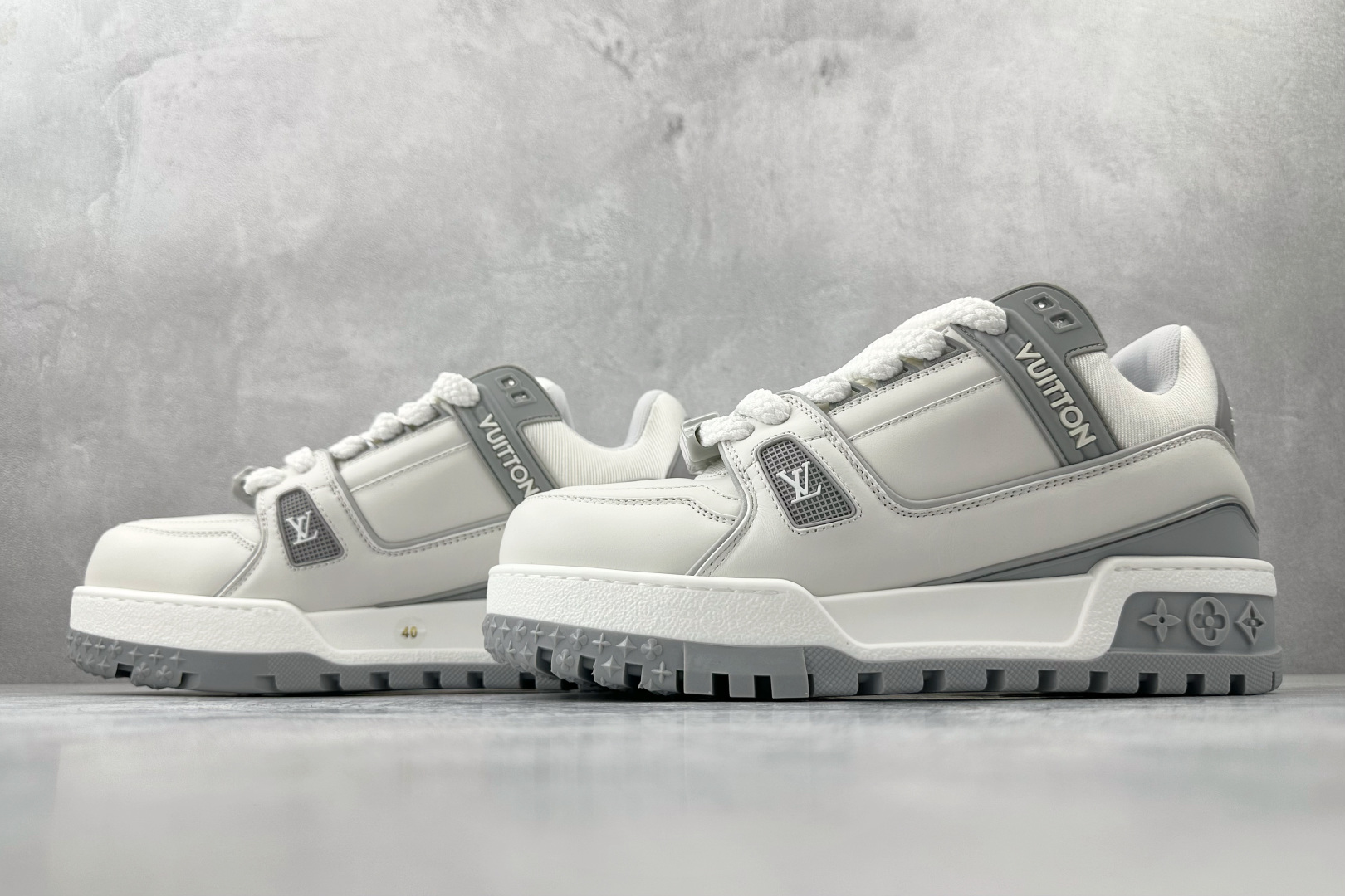 480 LOUIS VUITTTrainer Maxi 小胖丁 白灰 1ACPPZ