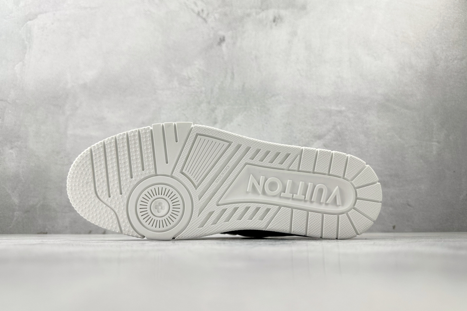 430 LOUIS VUITTTrainer 白色 1AHDMW