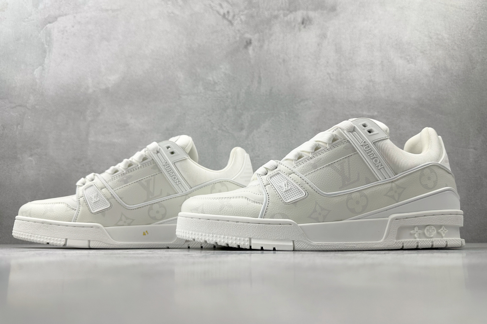 430 LOUIS VUITTTrainer 白色 1AHDMW