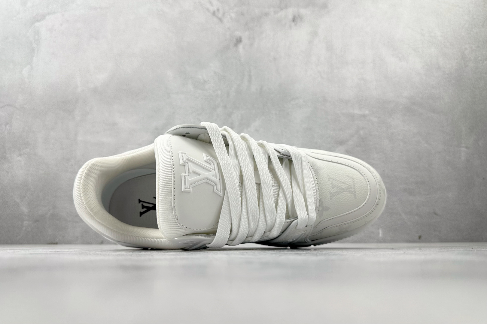 430 LOUIS VUITTTrainer 白色 1AHDMW