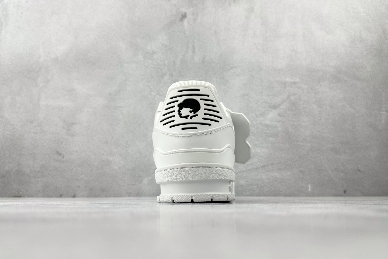 430 LOUIS VUITTx Nigo 联名款 Trainer FW25 白色 1AIKR3