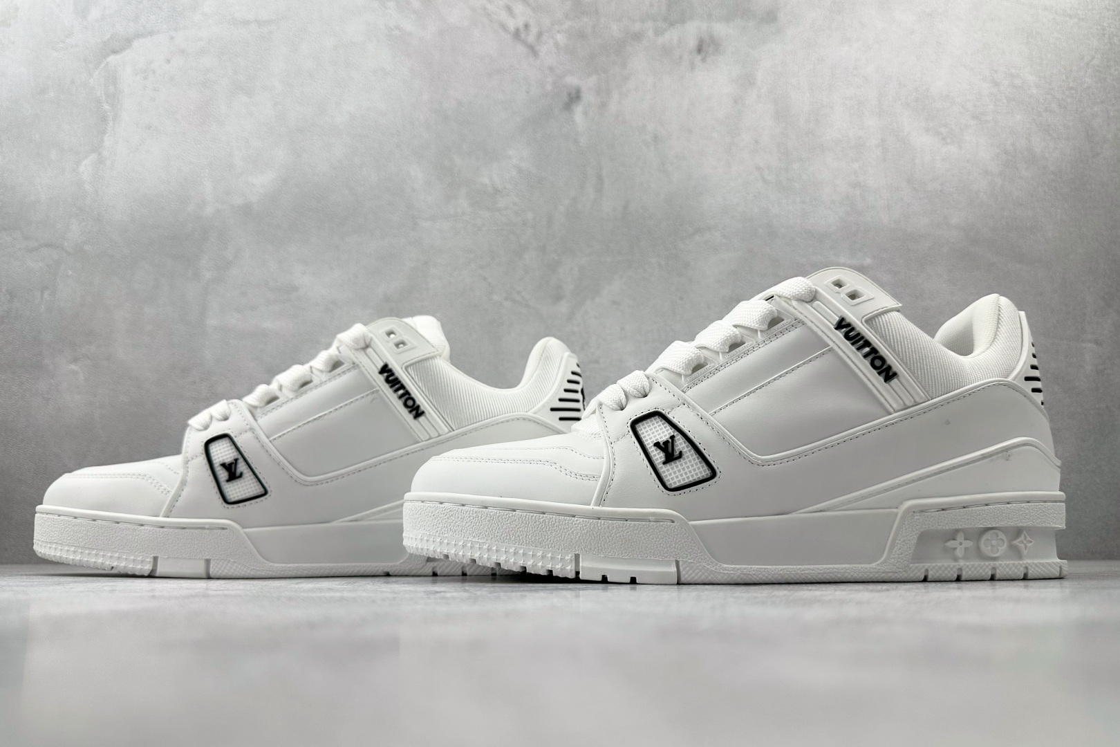 430 LOUIS VUITTx Nigo 联名款 Trainer FW25 白色 1AIKR3