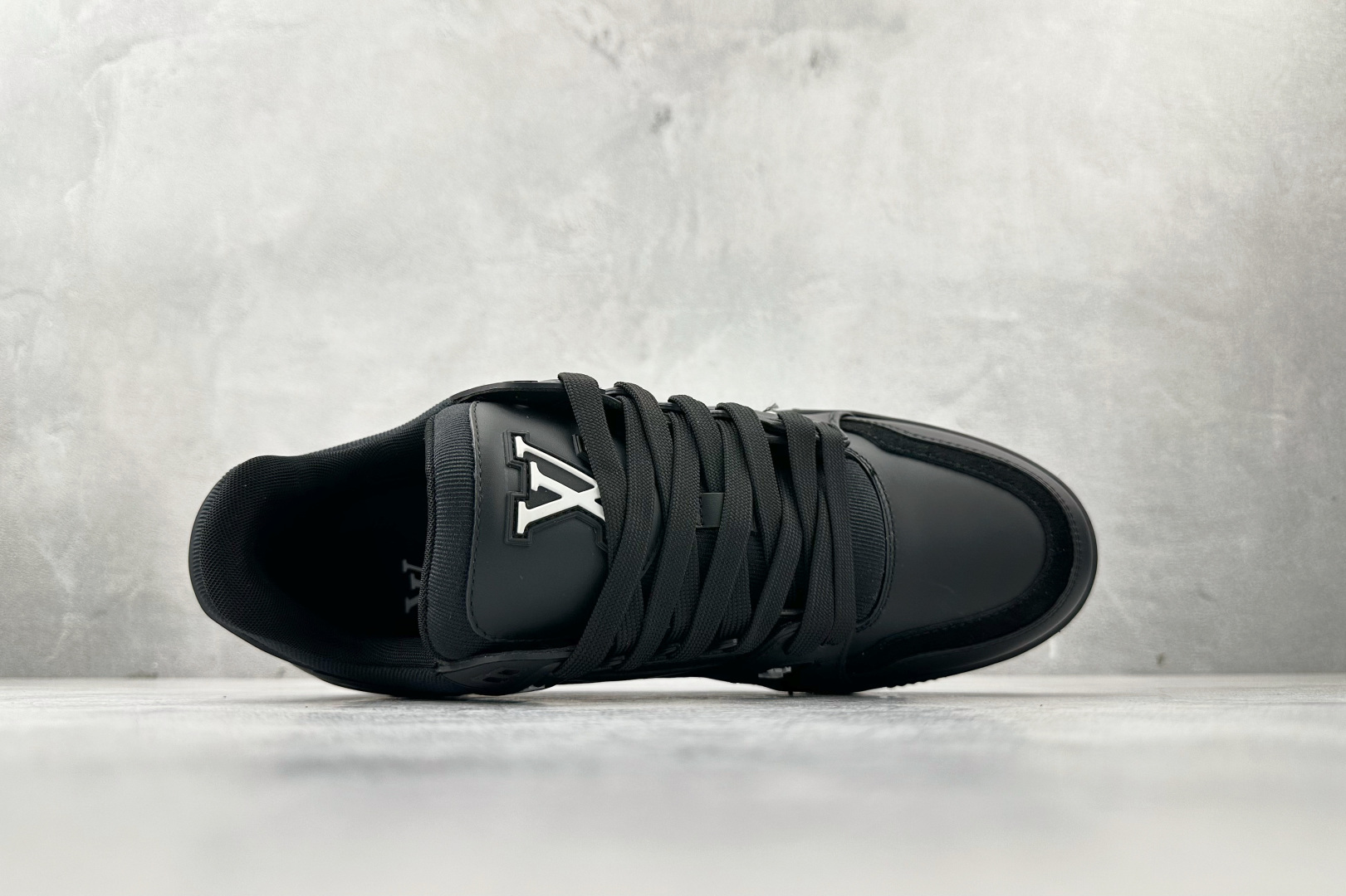 430 LOUIS VUITTx Nigo 联名款 Trainer FW25 黑色 1AIK