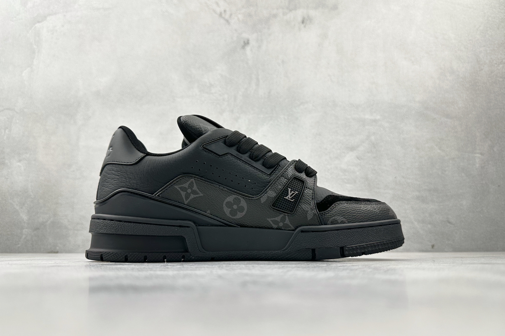 430 LOUIS VUITTTrainer Monogram 黑色 1ADH49