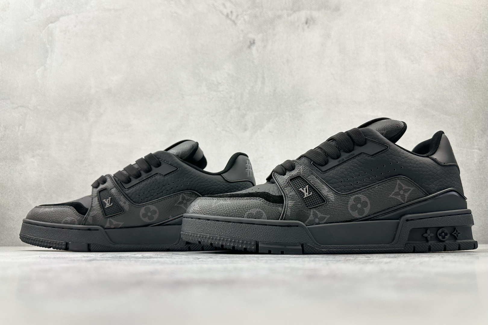 430 LOUIS VUITTTrainer Monogram 黑色 1ADH49