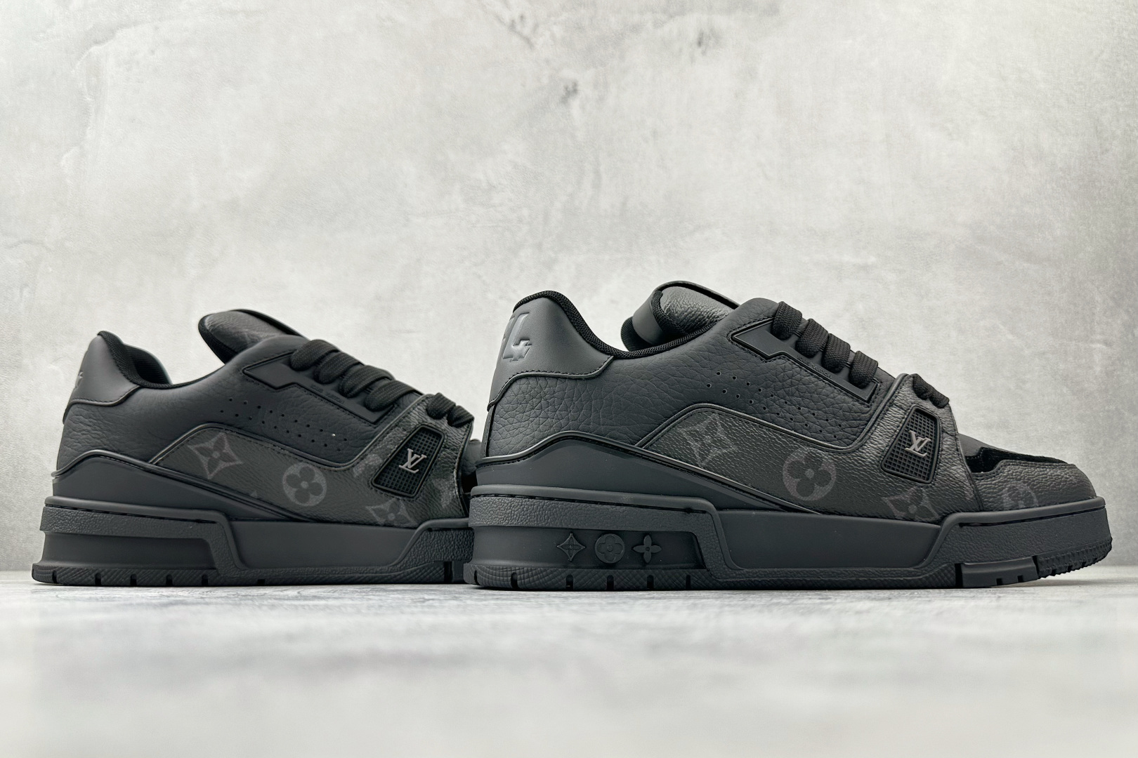 430 LOUIS VUITTTrainer Monogram 黑色 1ADH49