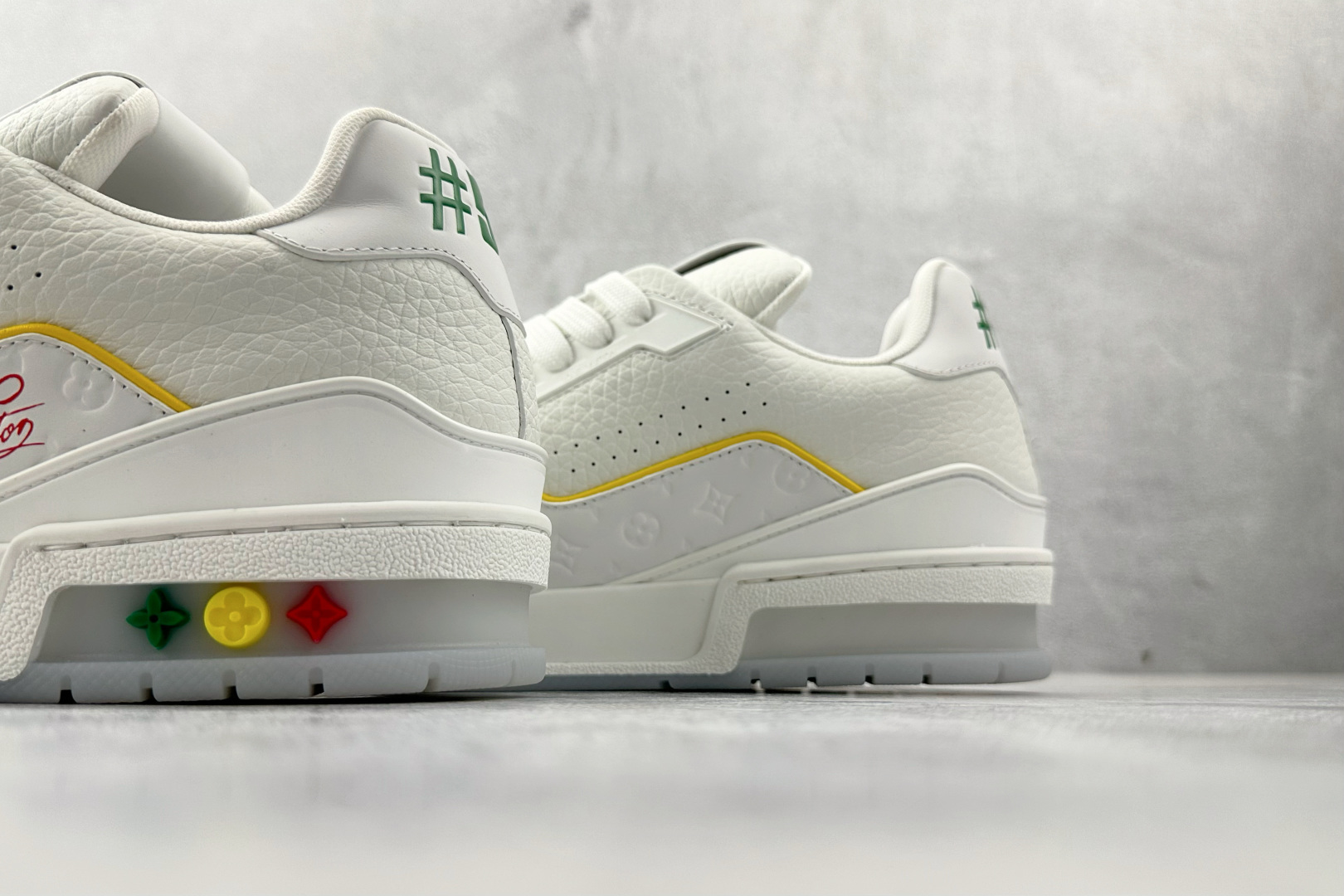 430 LOUIS VUITTTrainer 白蓝黄 上海邮轮限定 1AHPJS