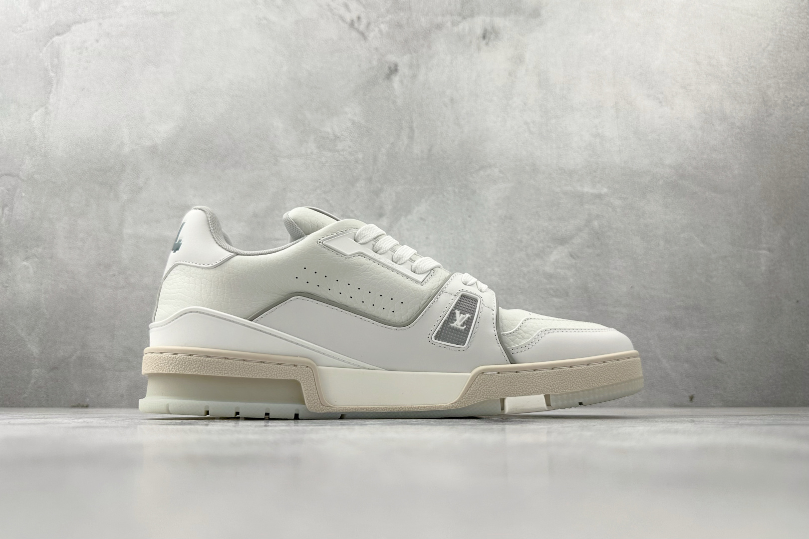 430 LOUIS VUITTTrainer 白色 1A9UP5