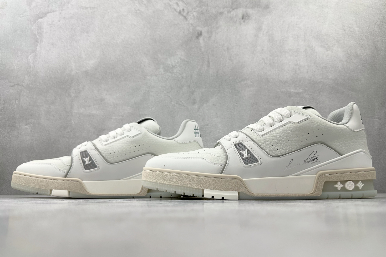 430 LOUIS VUITTTrainer 白色 1A9UP5