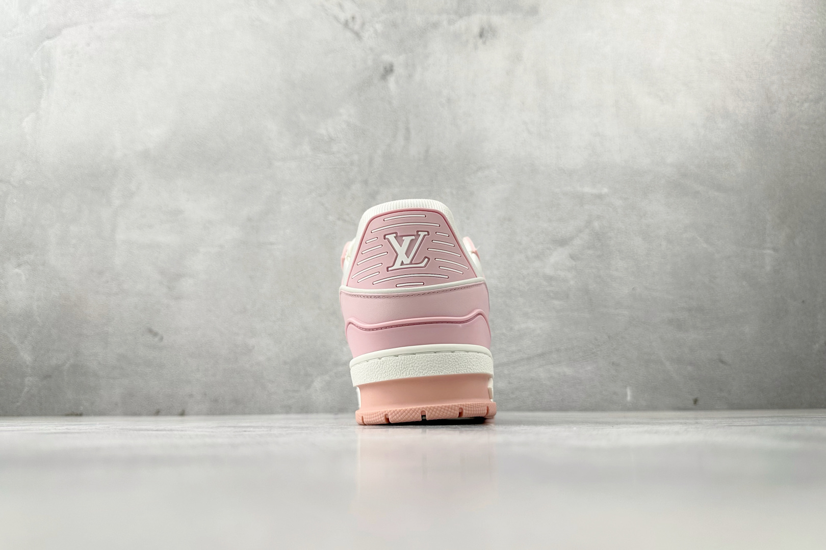 430 LOUIS VUITTTrainer 玫瑰粉 1AA6W5