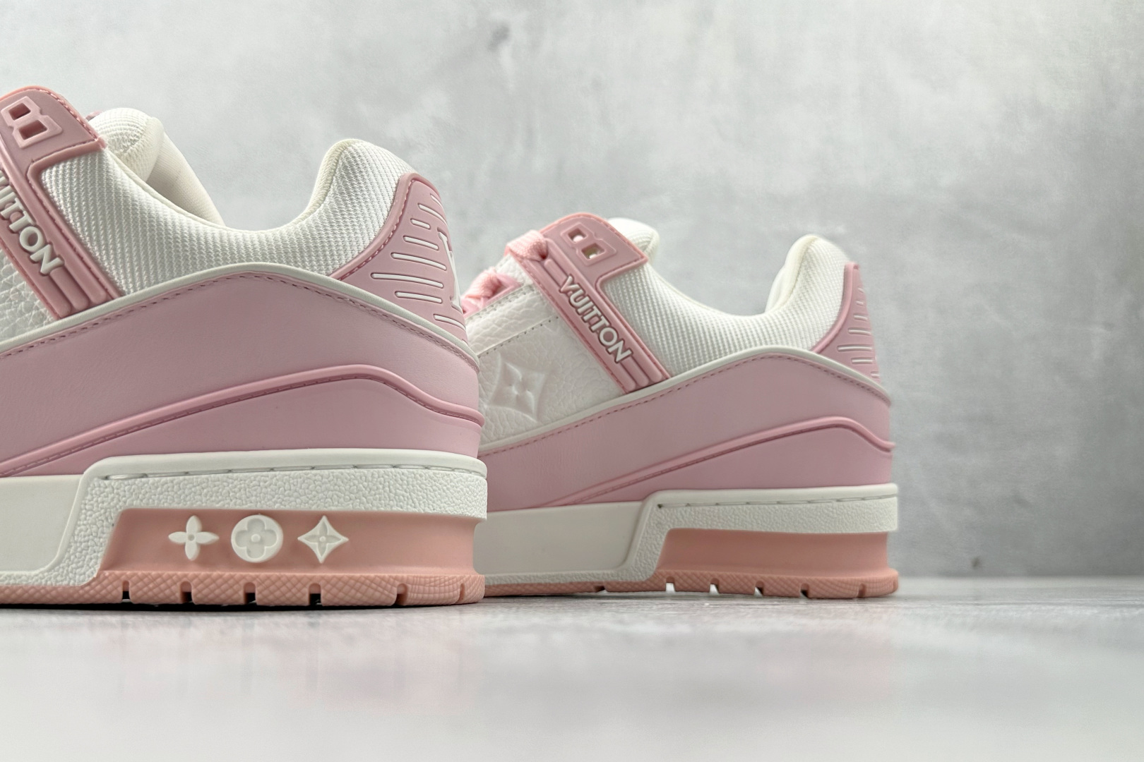 430 LOUIS VUITTTrainer 玫瑰粉 1AA6W5