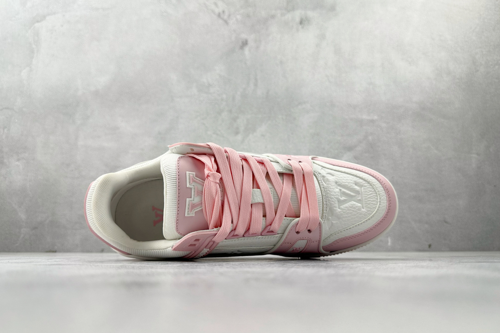 430 LOUIS VUITTTrainer 玫瑰粉 1AA6W5