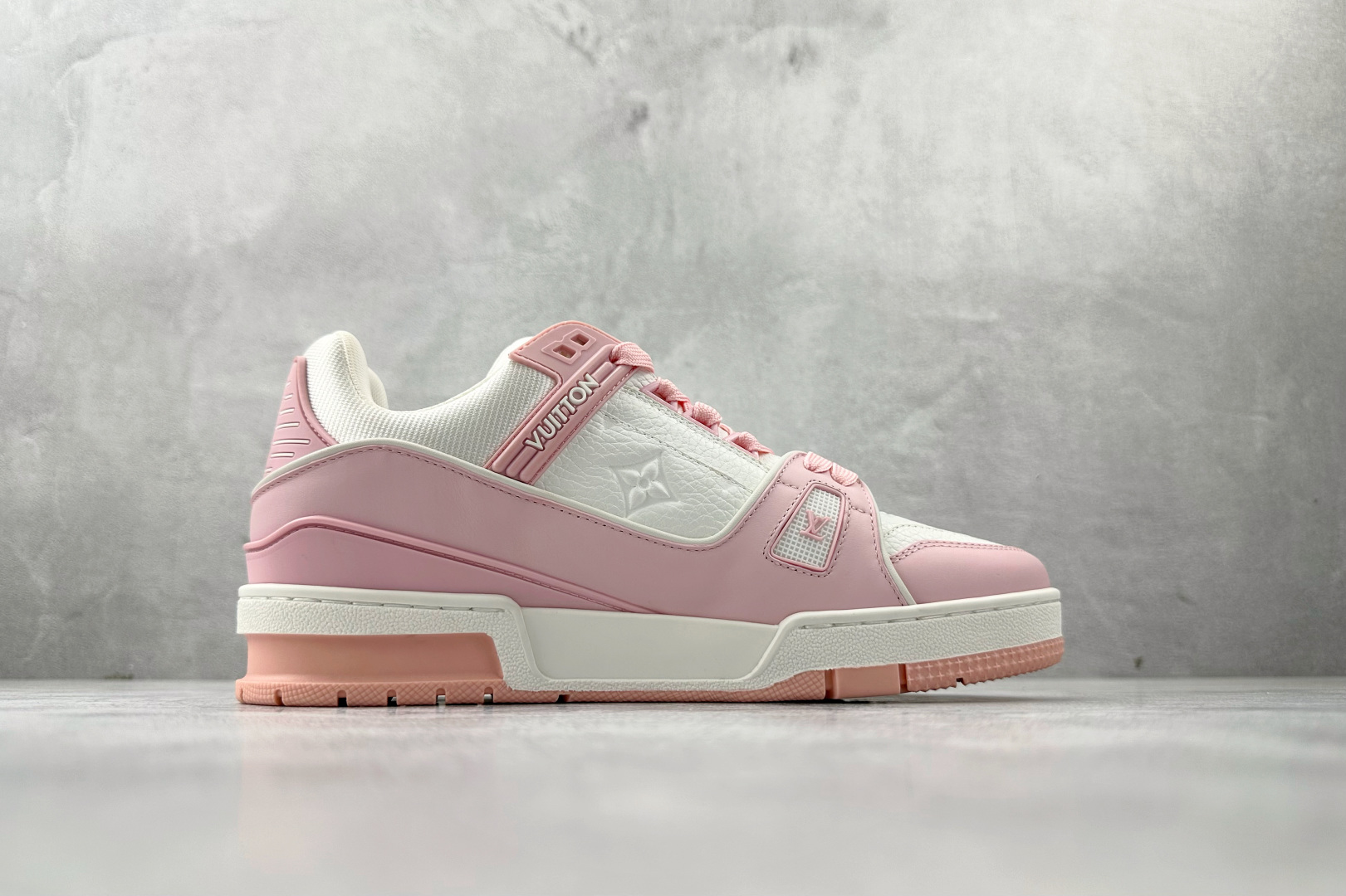 430 LOUIS VUITTTrainer 玫瑰粉 1AA6W5