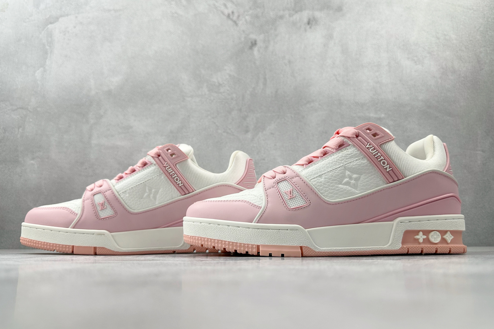 430 LOUIS VUITTTrainer 玫瑰粉 1AA6W5