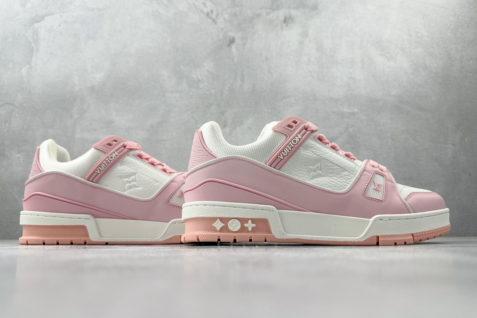 430 LOUIS VUITTTrainer 玫瑰粉 1AA6W5