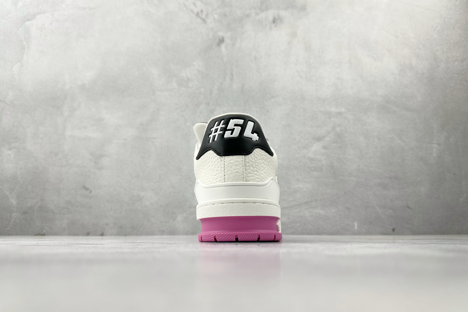 430 LOUIS VUITTTrainer 粉色 1ADF3L