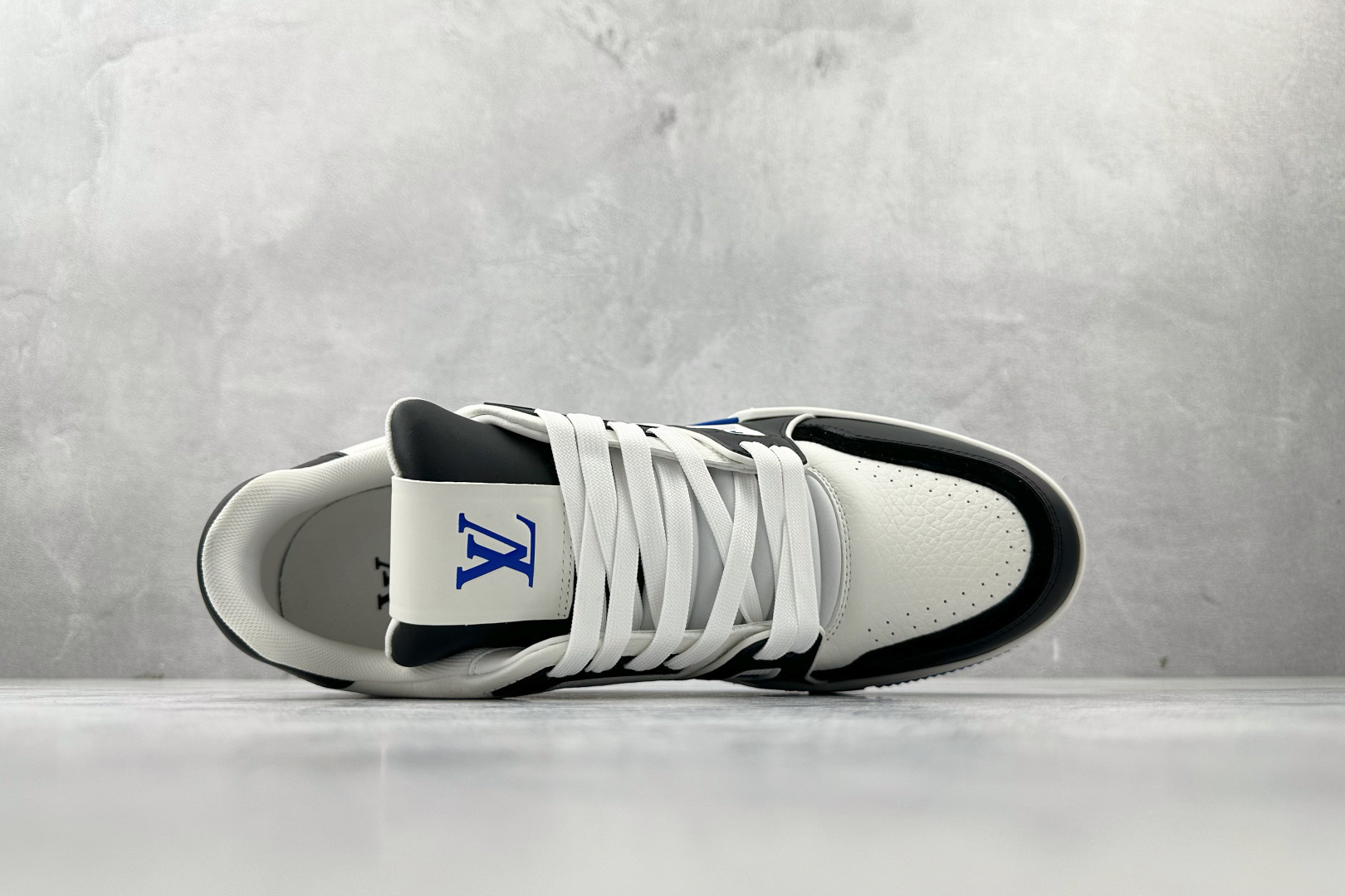 430 LOUIS VUITTTrainer 蓝黑色 全新压花 1ADDYZ