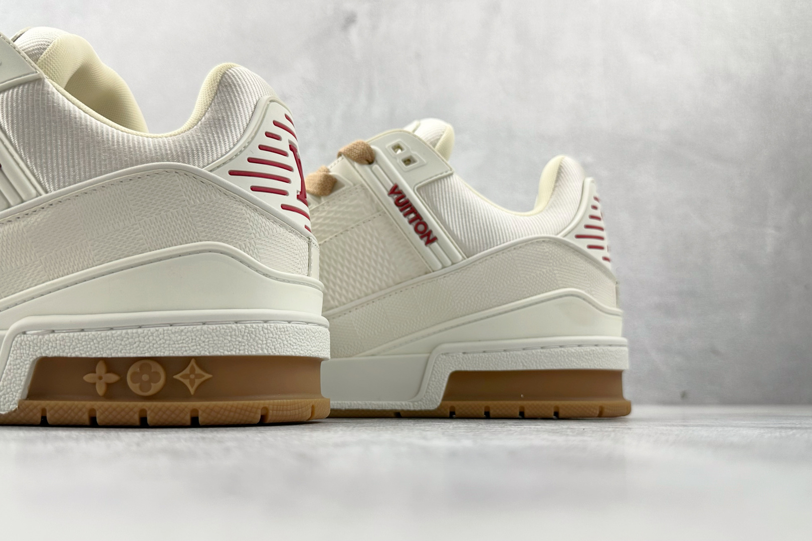 430 LOUIS VUITTTrainer 白色 全新压花 1AHTS7