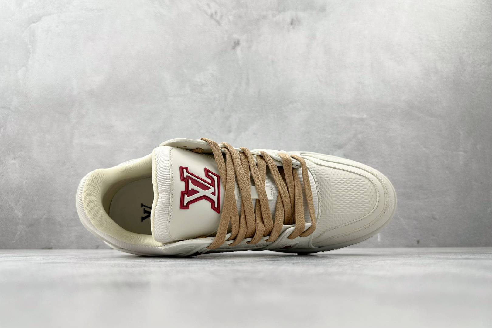 430 LOUIS VUITTTrainer 白色 全新压花 1AHTS7