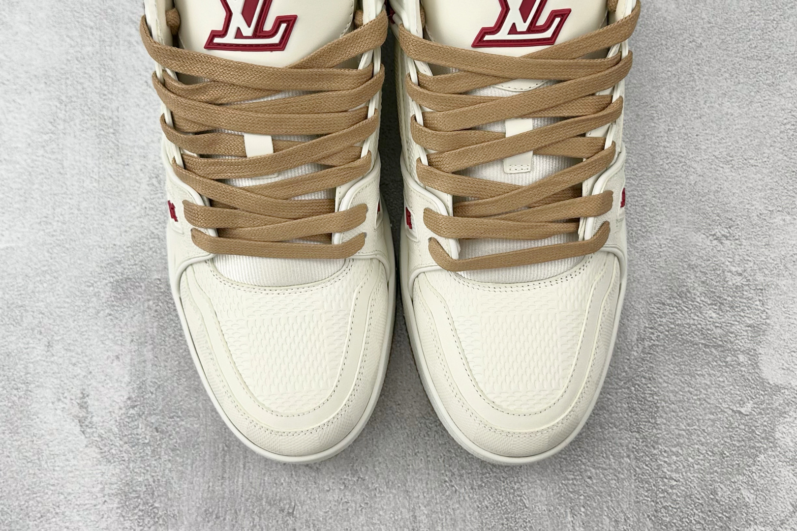 430 LOUIS VUITTTrainer 白色 全新压花 1AHTS7