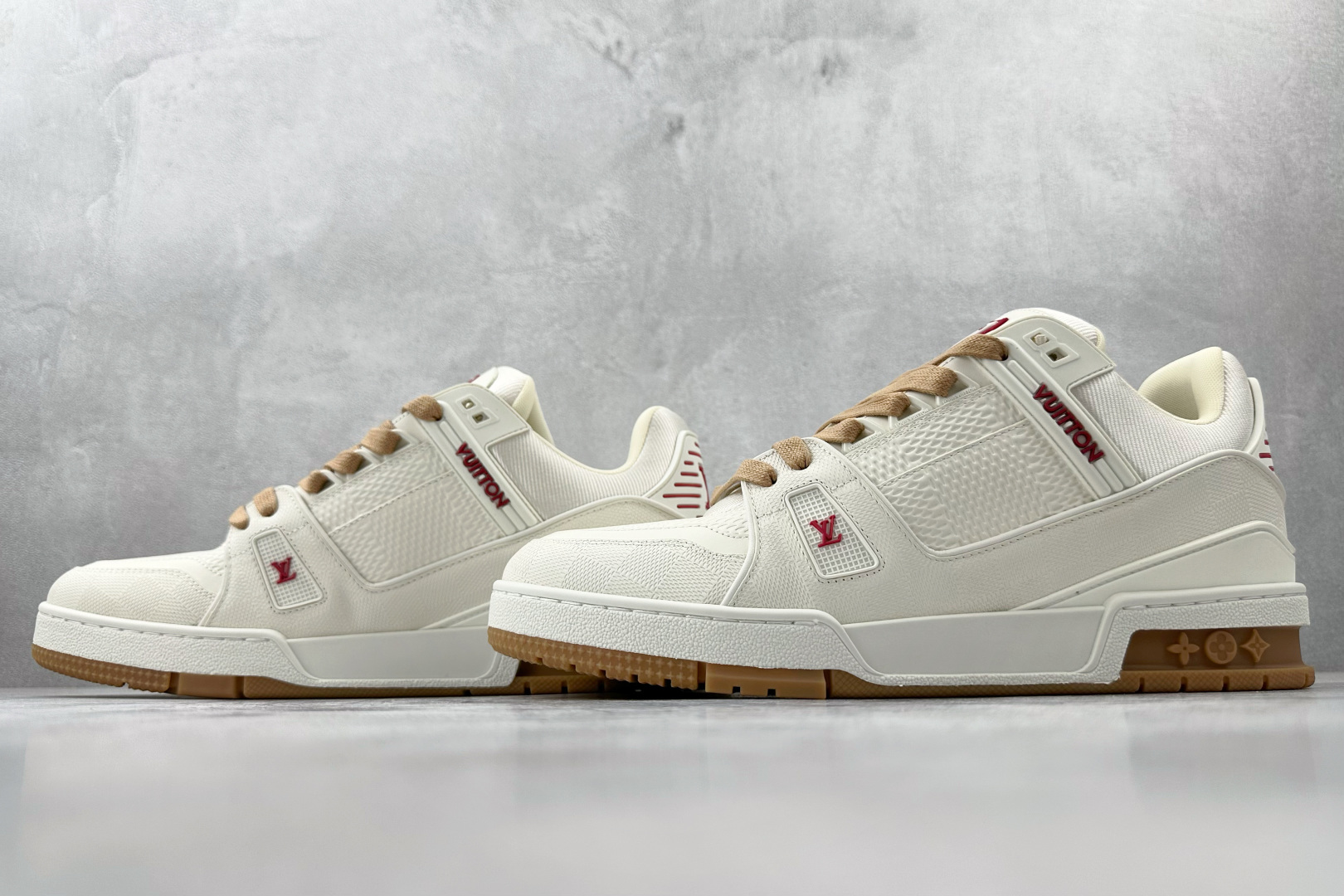 430 LOUIS VUITTTrainer 白色 全新压花 1AHTS7