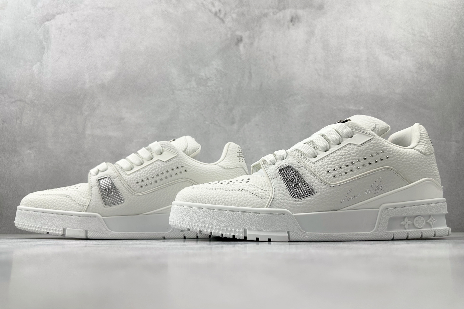 430 LOUIS VUITTTrainer 白色 全新压花 1ADDBW
