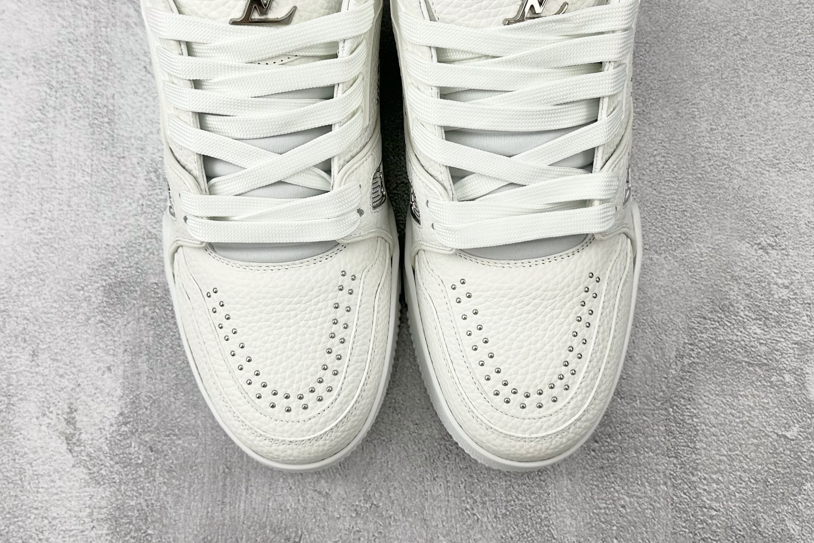 430 LOUIS VUITTTrainer 白色 全新压花 1ADDBW