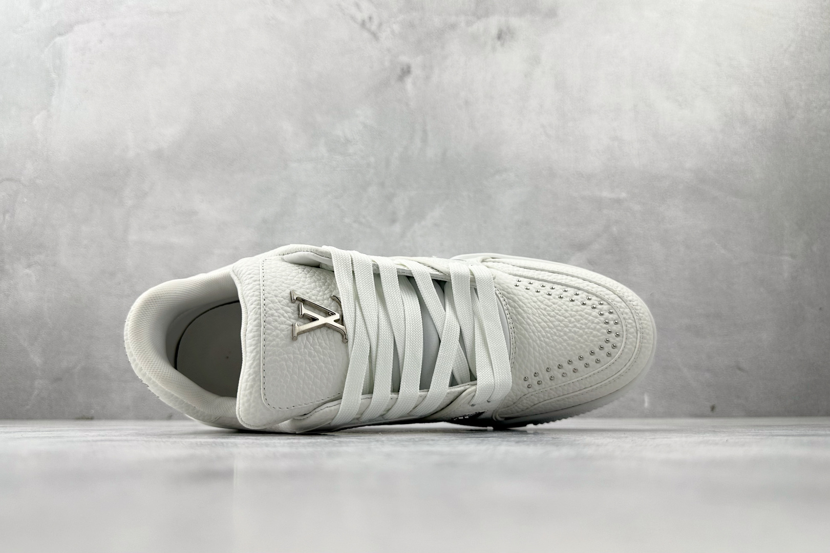 430 LOUIS VUITTTrainer 白色 全新压花 1ADDBW