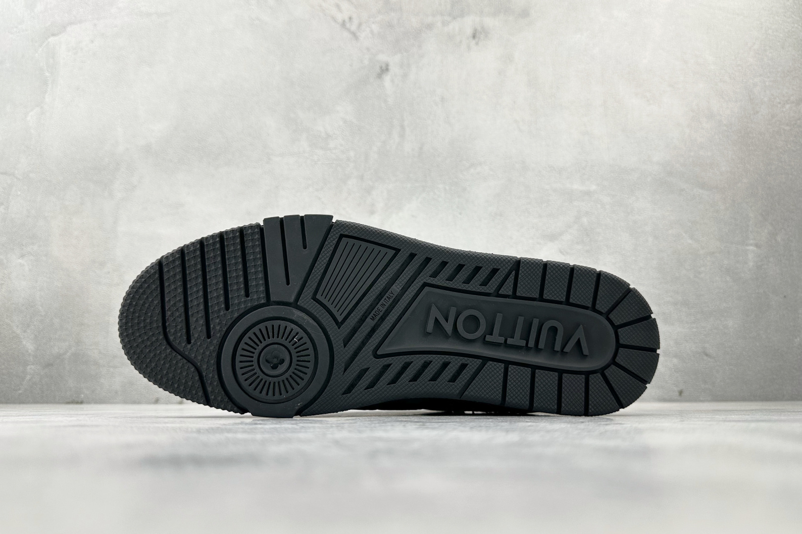 430 LOUIS VUITTTrainer 黑色 全新压花 1ADDCF