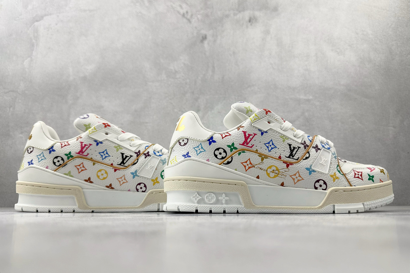 430 LOUIS VUITTx 村上隆/Takashi Murakami Trainer 白色 1AHEKG