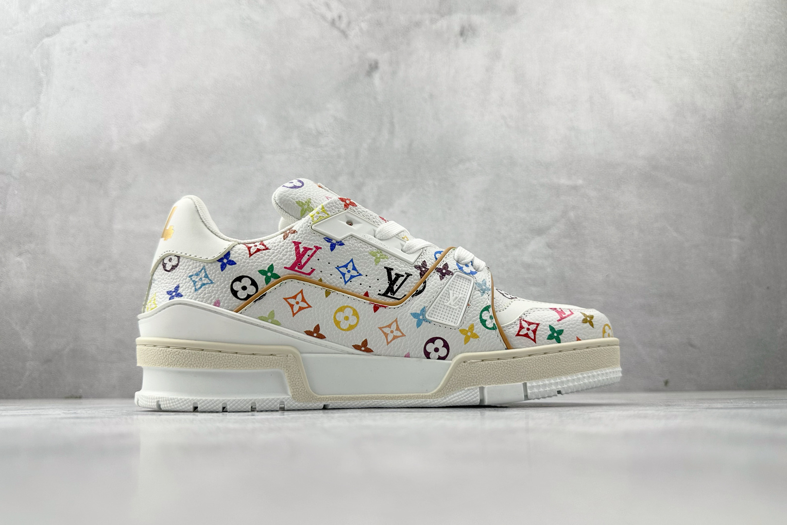 430 LOUIS VUITTx 村上隆/Takashi Murakami Trainer 白色 1AHEKG