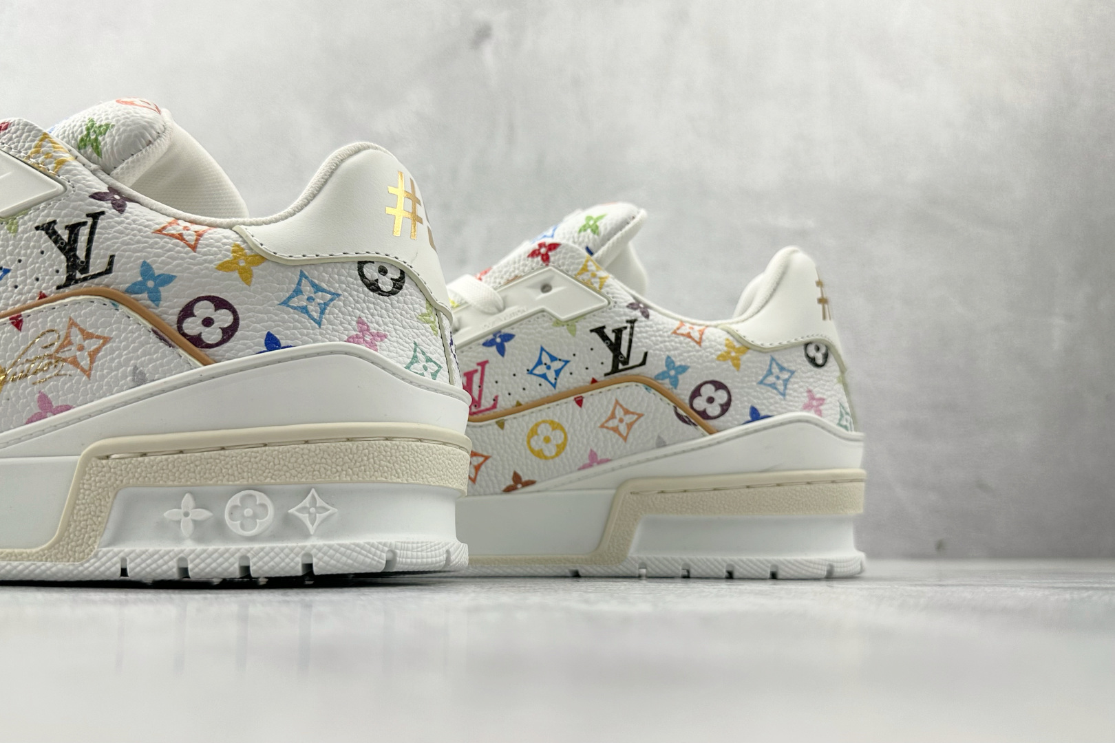 430 LOUIS VUITTx 村上隆/Takashi Murakami Trainer 白色 1AHEKG