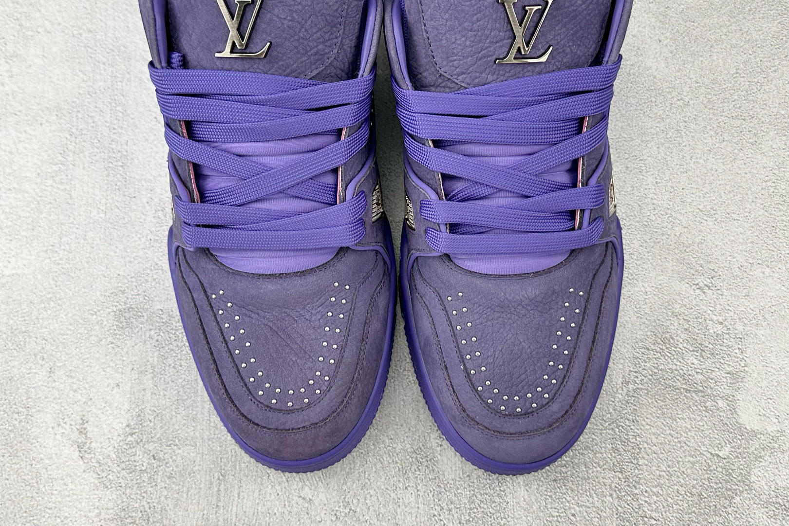 430 LOUIS VUITTTrainer 紫色 全新压花 1ADHAE