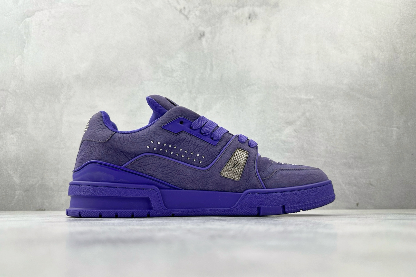 430 LOUIS VUITTTrainer 紫色 全新压花 1ADHAE