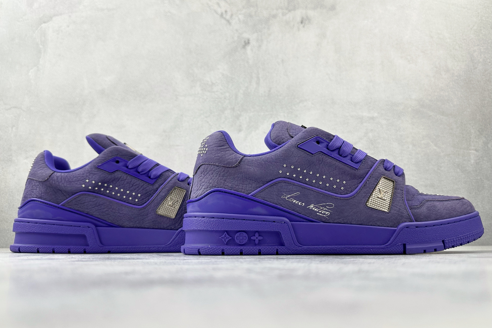 430 LOUIS VUITTTrainer 紫色 全新压花 1ADHAE